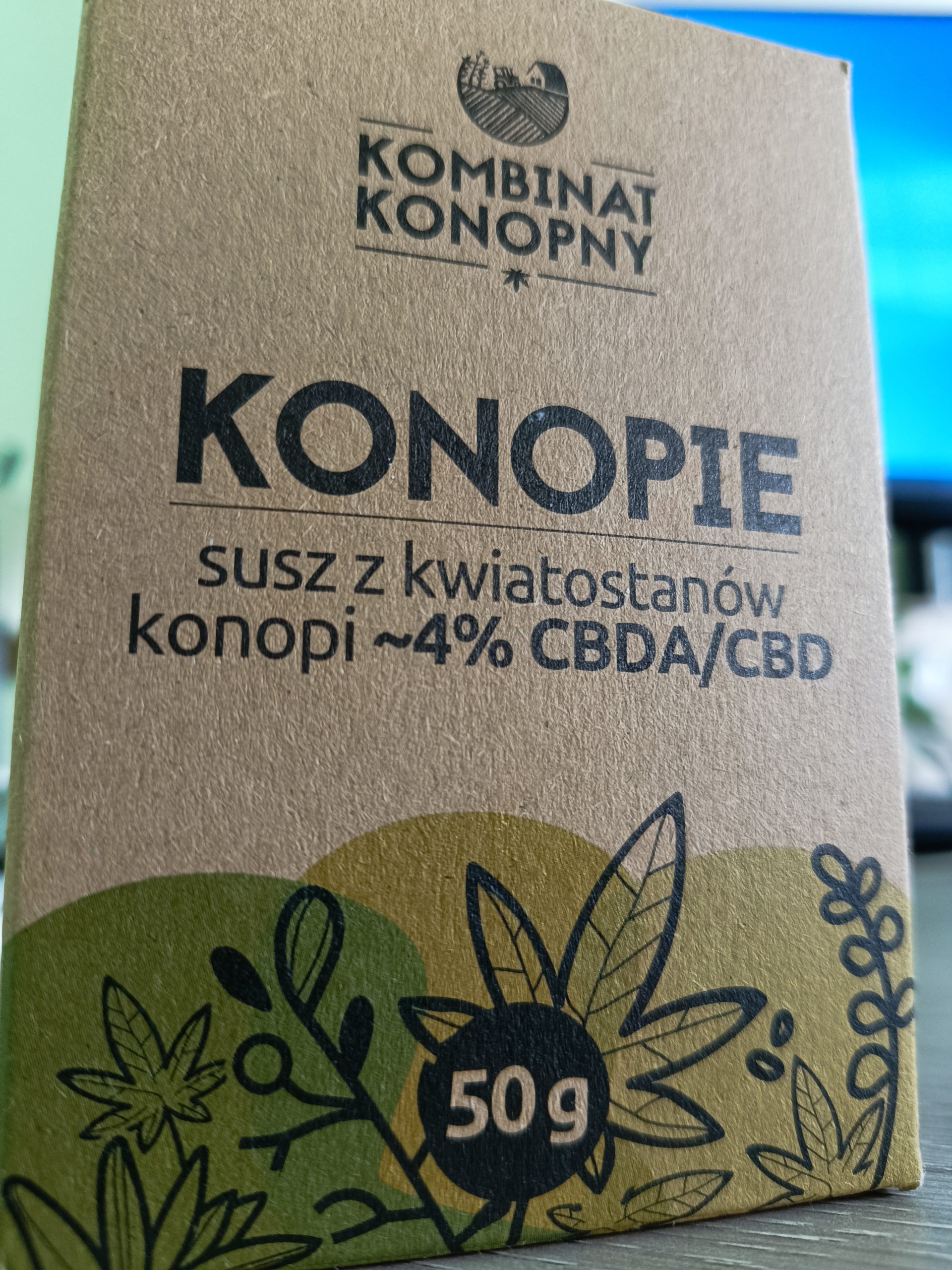 You are currently viewing Susz CBD – Susz z kwiatostanów konopi 4% CBDA/CBD (Kombinat Konopny)
